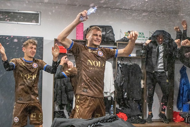 退役前能到多少西蒙斯生涯总得分突破5000大关!.